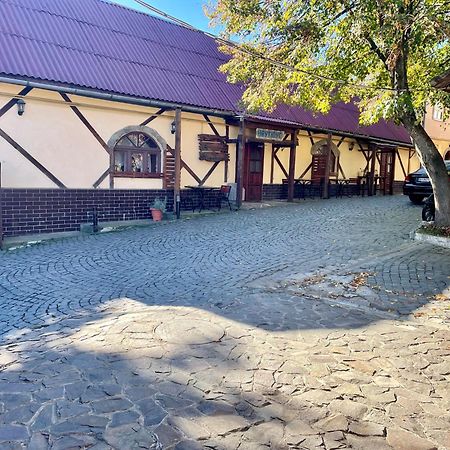 Nautilus Hotel Uzhhorod Bagian luar foto