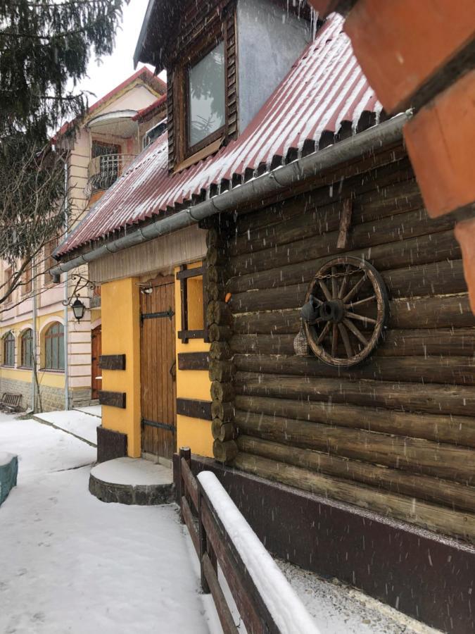 Nautilus Hotel Uzhhorod Bagian luar foto