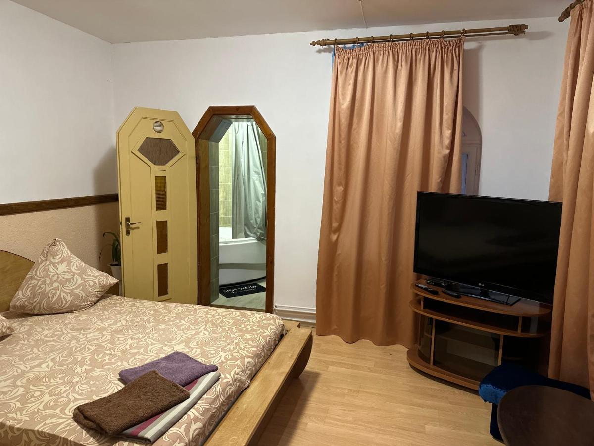 Nautilus Hotel Uzhhorod Bagian luar foto