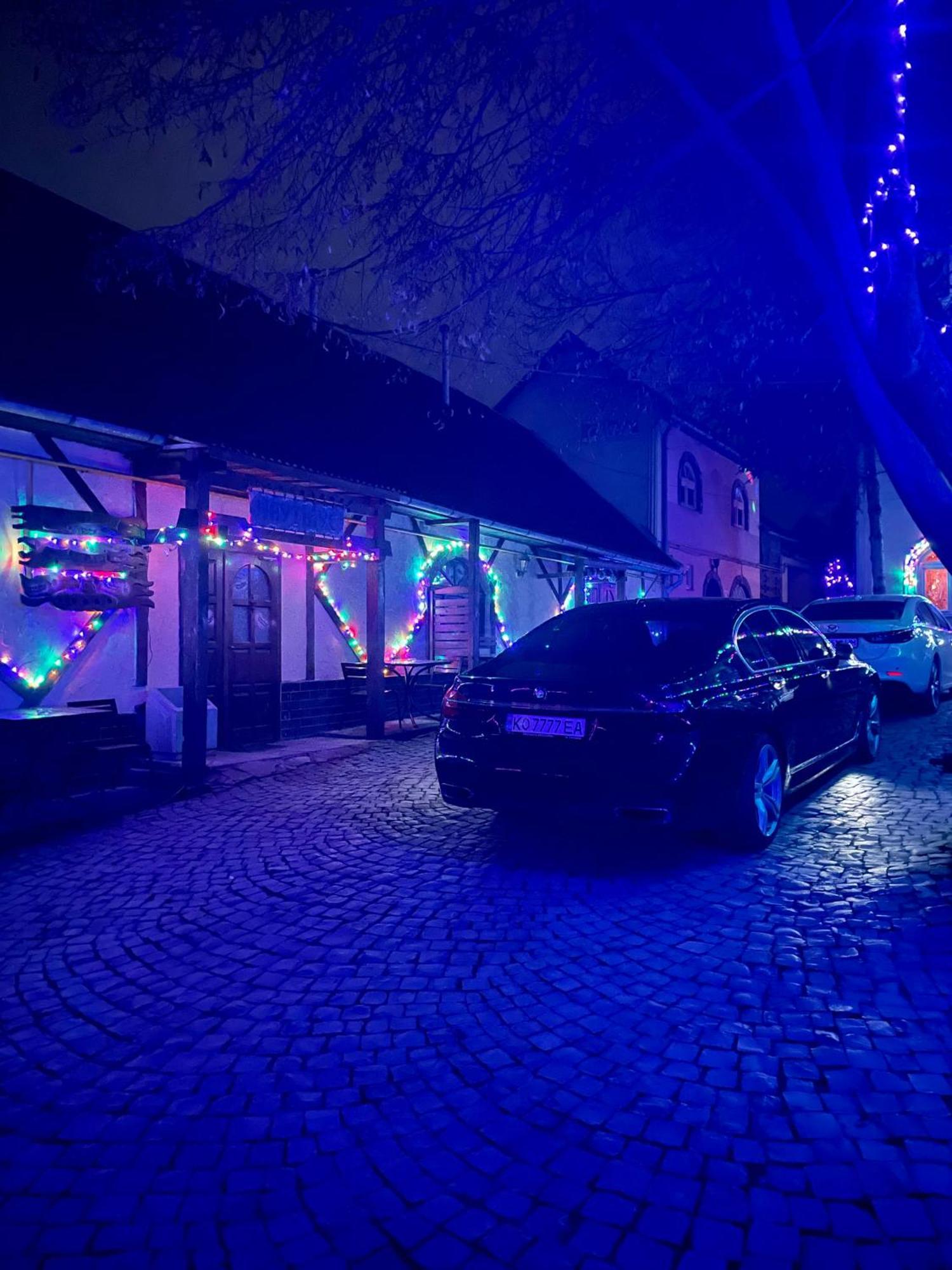 Nautilus Hotel Uzhhorod Bagian luar foto