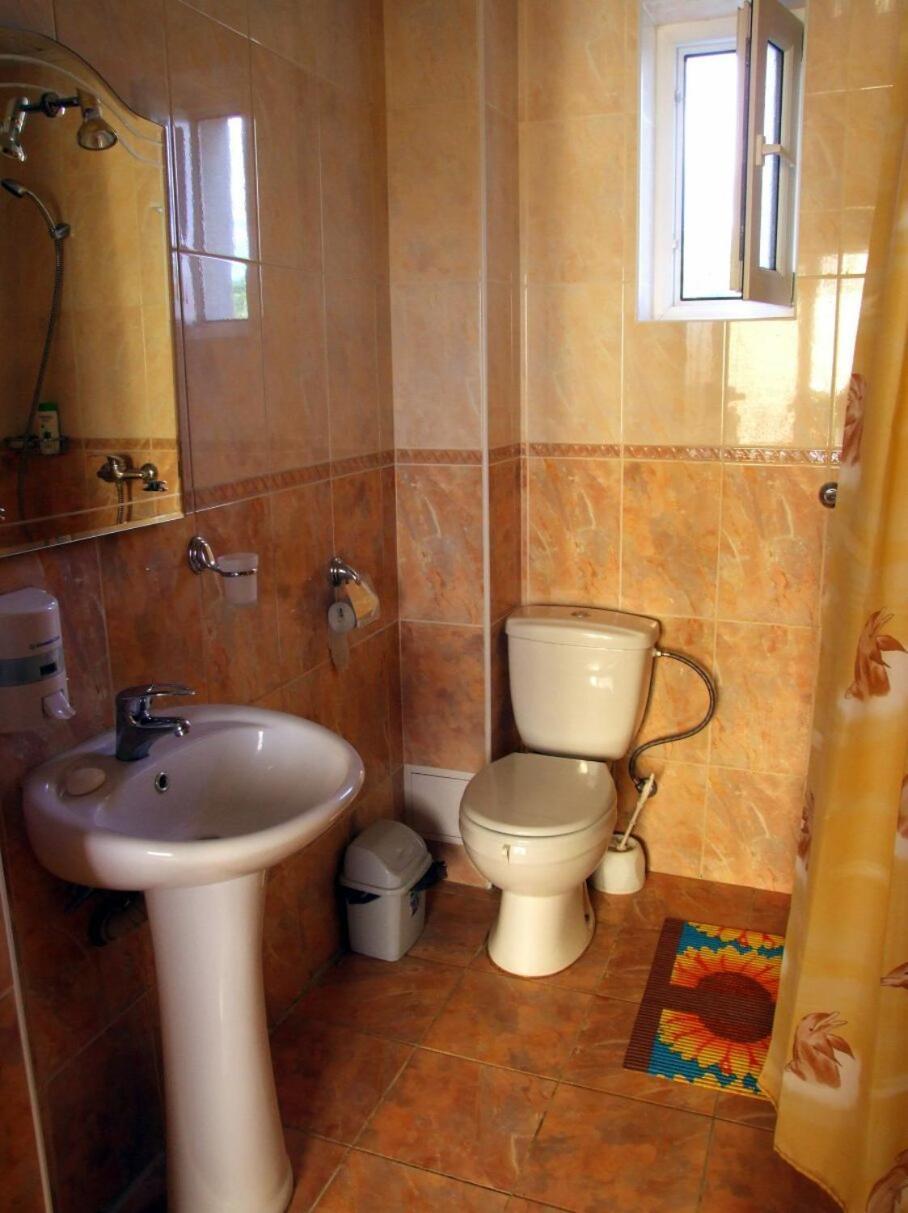 Nautilus Hotel Uzhhorod Bagian luar foto